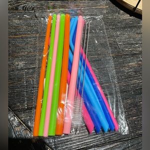 Reusable silicone straw set
